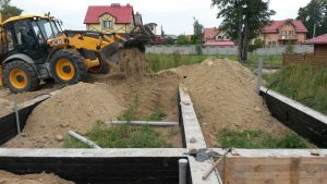 Установка свай. Несколько свежих свайных фундаментов.